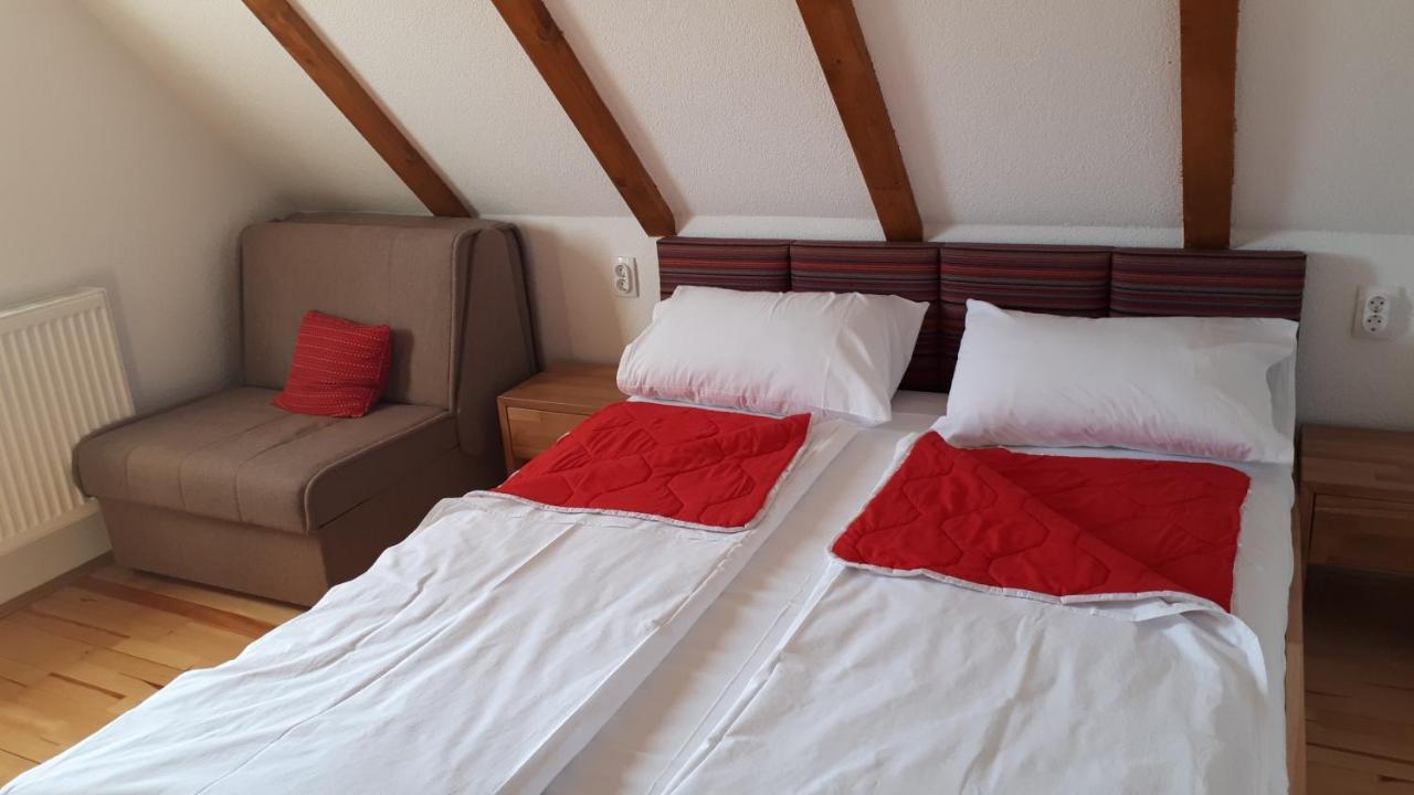 Bed and Breakfast Konoba Ognjiste Sokolac  Esterno foto