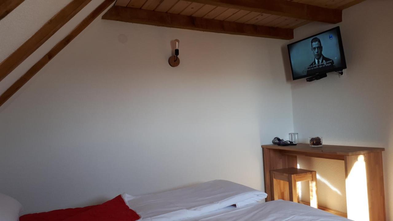 Bed and Breakfast Konoba Ognjiste Sokolac  Esterno foto