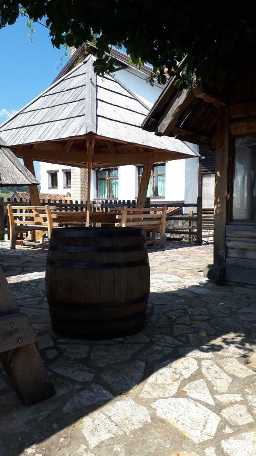 Bed and Breakfast Konoba Ognjiste Sokolac  Esterno foto