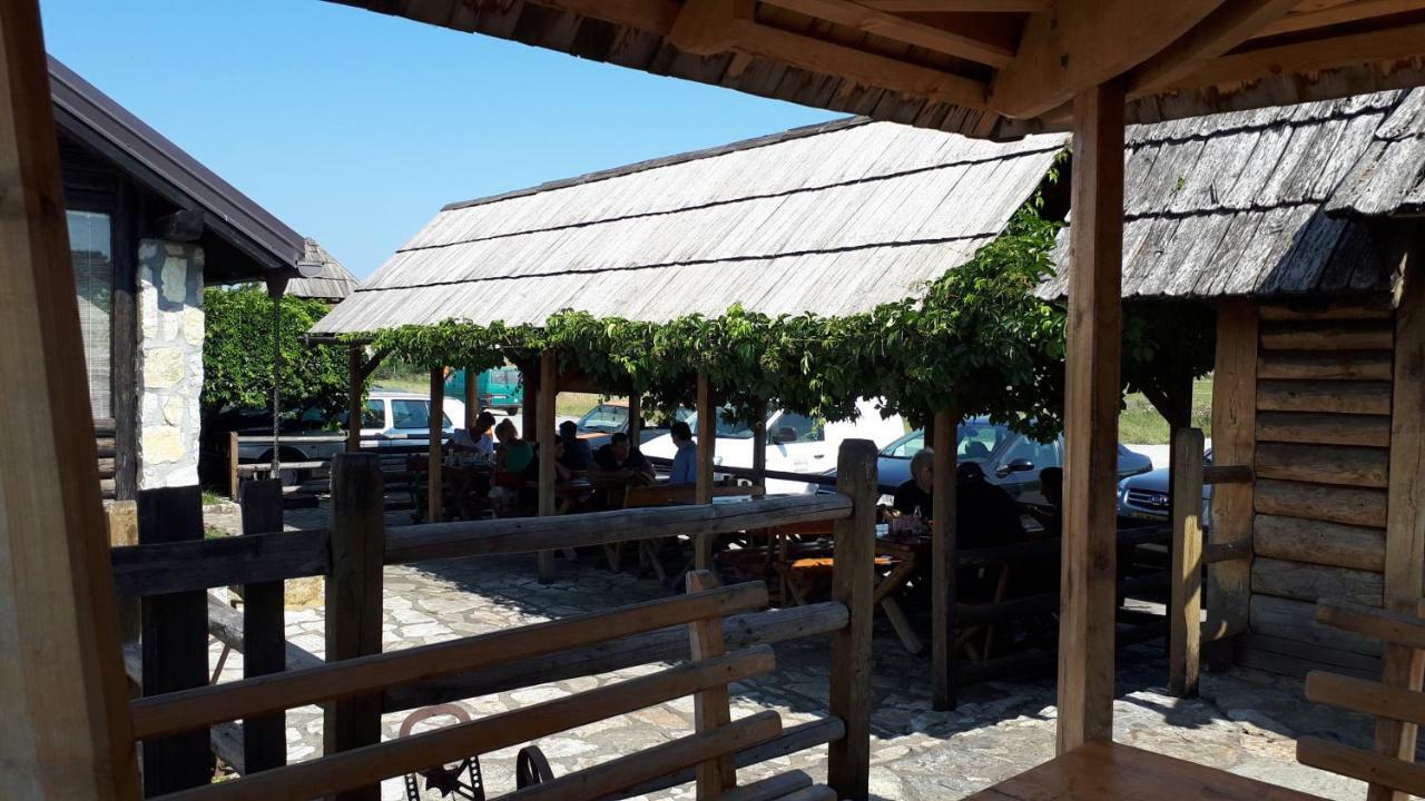 Bed and Breakfast Konoba Ognjiste Sokolac  Esterno foto