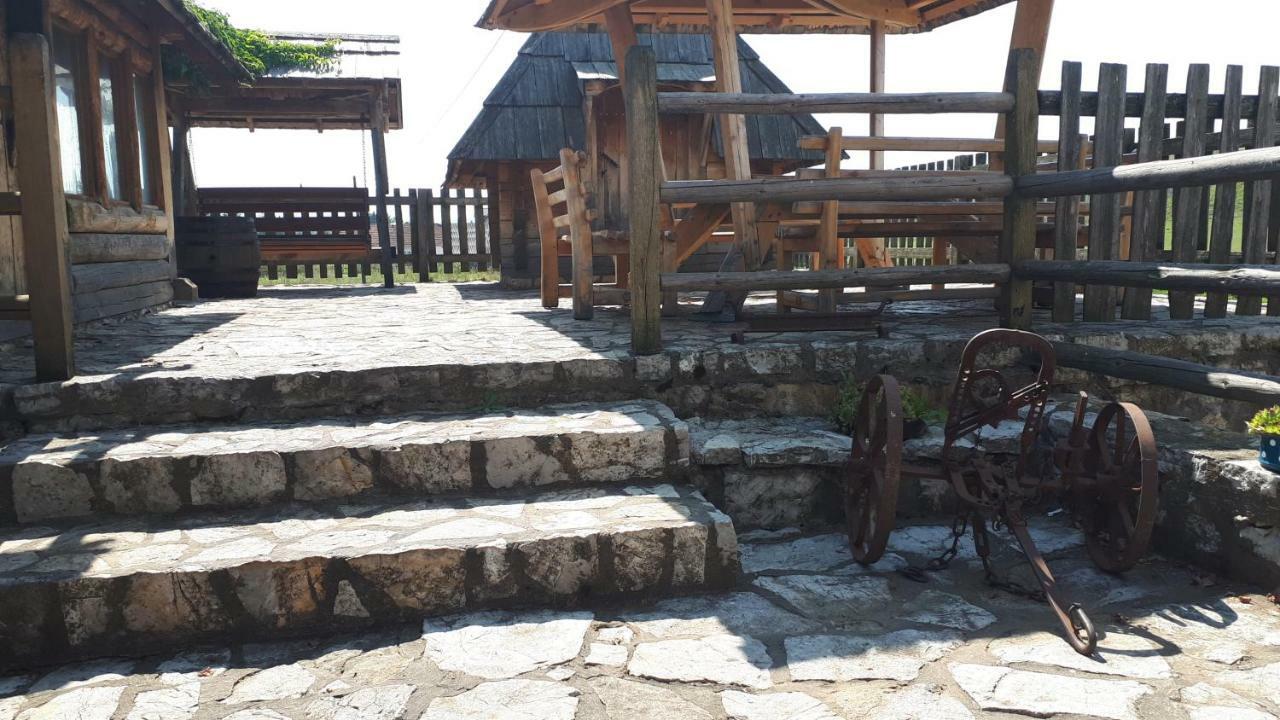Bed and Breakfast Konoba Ognjiste Sokolac  Esterno foto